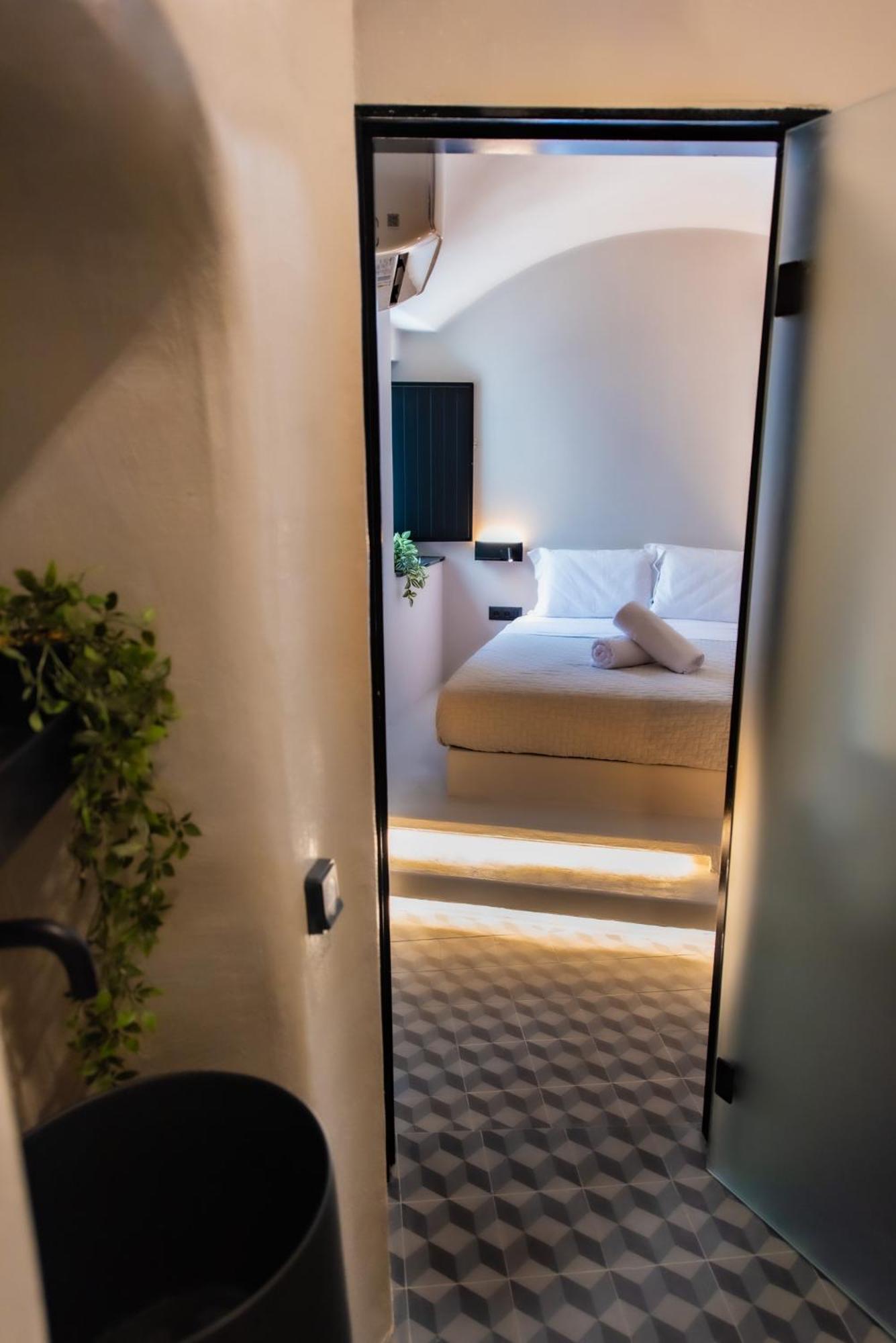 Noir Cave Villa With Private Jacuzzi And Sunset Terrace Pyrgos Kallistis Exterior foto
